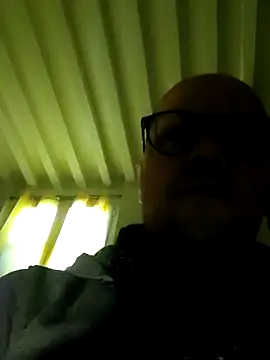 Snapshot of wedge75 chatting on October 16, 2025, 9:10 am wedge75 online show from October 16, 2025, 9:10 am