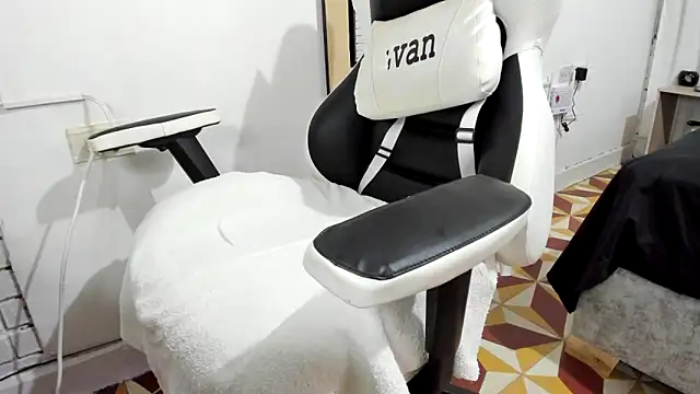 Valerioe online show from March 13, 2025, 11:38 pm