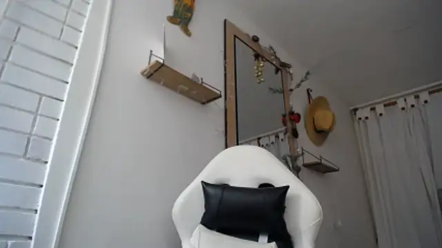 Valerioe online show from December 19, 2025, 8:05 pm