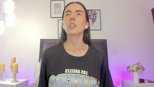 helen mooree online show from April 20, 2026, 12:41 pm