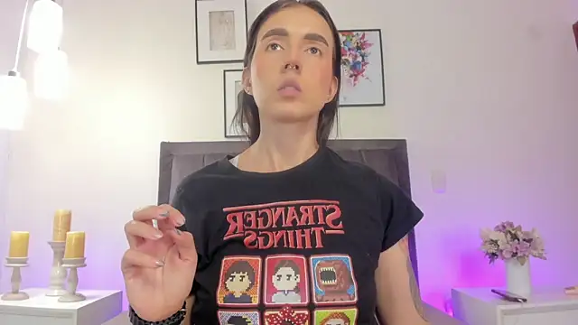 helen mooree online show from April 24, 2026, 12:51 pm