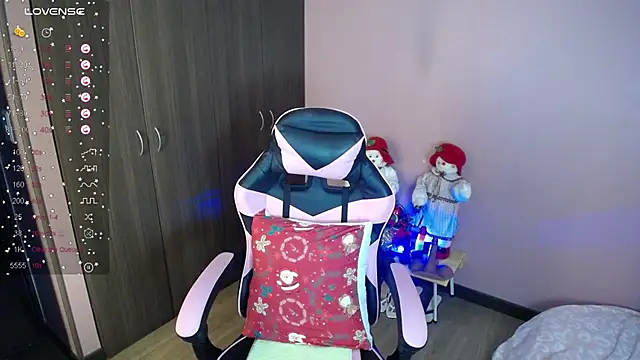 paolagomez  online show from November 12, 2025, 8:41 pm