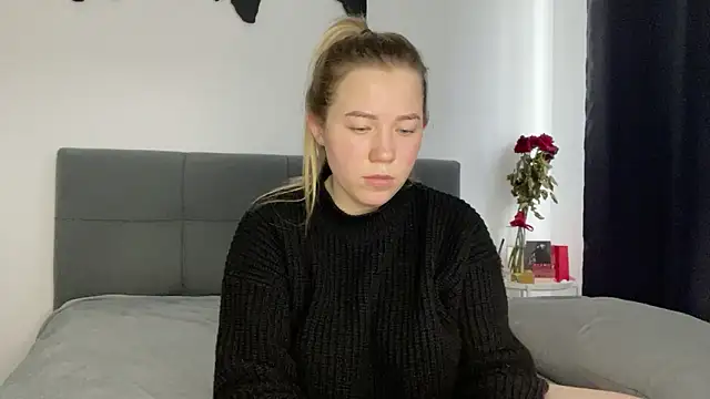Snapshot of Embersweetbunny chatting on February 1, 2025, 11:21 am Embersweetbunny online show from February 1, 2025, 11:21 am
