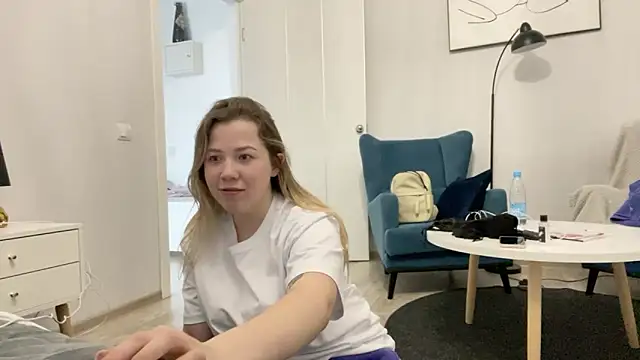 Snapshot of Embersweetbunny chatting on March 2, 2025, 1:16 pm Embersweetbunny online show from March 2, 2025, 1:16 pm