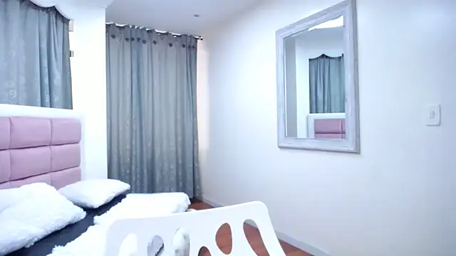 IssadoraJames online show from December 17, 2024, 6:53 pm