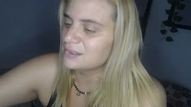 Snapshot of Elza_Blonde chatting on February 18, 2025, 6:47 pm Elza Blonde online show from February 18, 2025, 6:47 pm