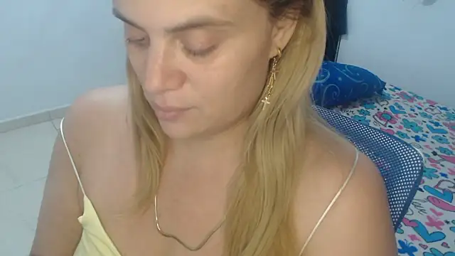 Snapshot of Elza_Blonde chatting on February 27, 2025, 10:42 pm Elza Blonde online show from February 27, 2025, 10:42 pm