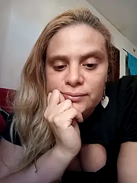 Snapshot of Elza_Blonde chatting on October 26, 2025, 9:21 pm Elza Blonde online show from October 26, 2025, 9:21 pm