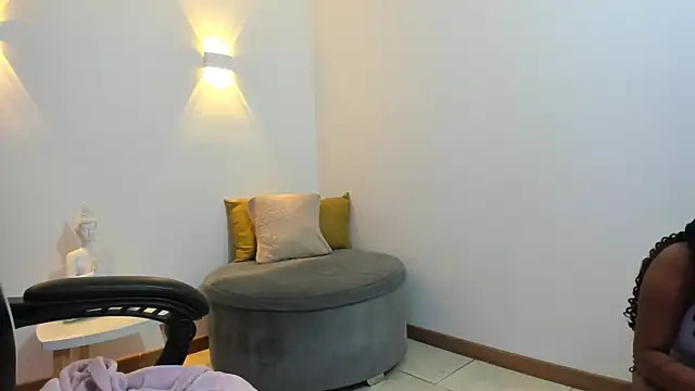 Lizzie Williams  online show from October 2, 2025, 3:02 am