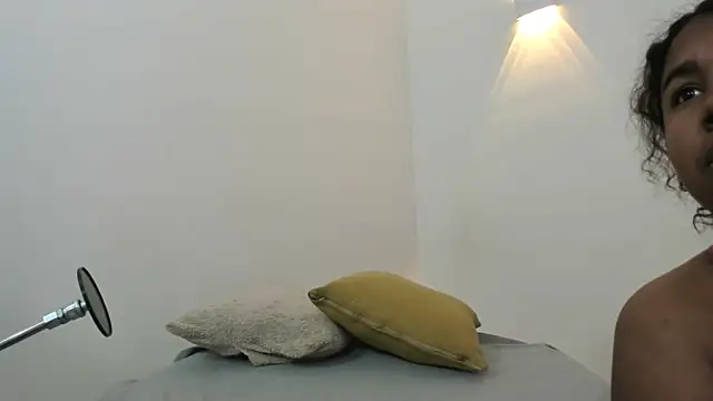 Lizzie Williams  online show from October 29, 2025, 3:09 am