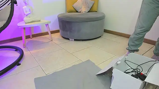 Lizzie Williams  online show from December 22, 2025, 3:14 am