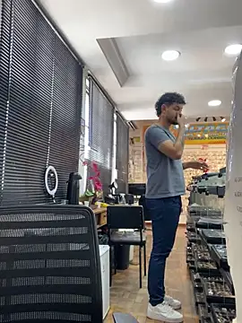 luanbig online show from January 13, 2025, 1:28 pm