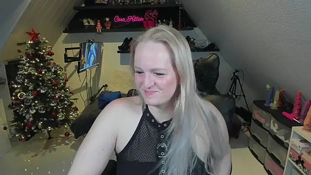 caro kitten online show from December 19, 2025, 9:16 am