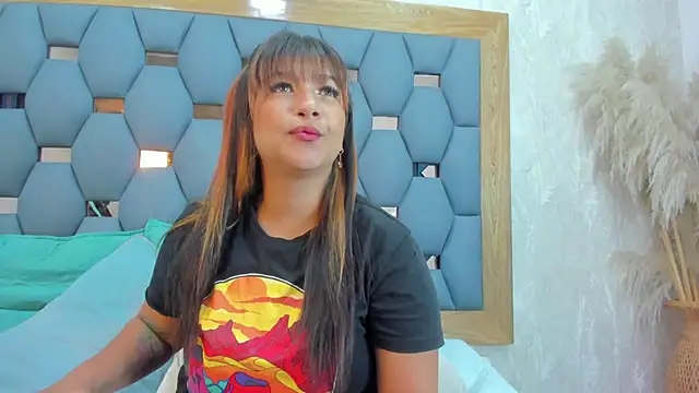 Snapshot of yayi_derek chatting on November 3, 2025, 11:44 am yayi derek online show from November 3, 2025, 11:44 am