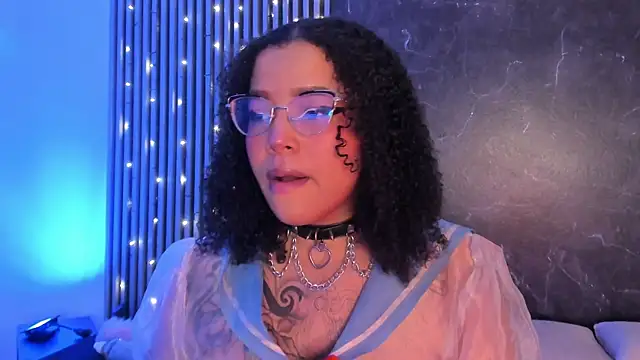 Emiilycollins online show from December 13, 2024, 7:43 pm