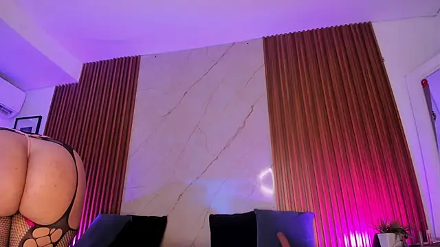 Emiilycollins online show from February 17, 2025, 9:52 pm