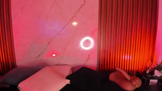 Emiilycollins online show from March 19, 2025, 1:32 am