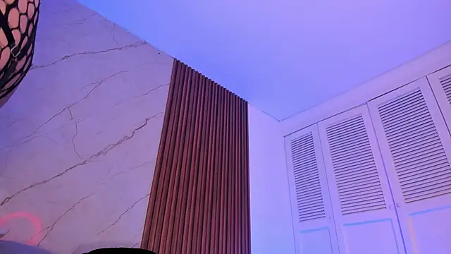 Emiilycollins online show from December 21, 2025, 5:42 pm