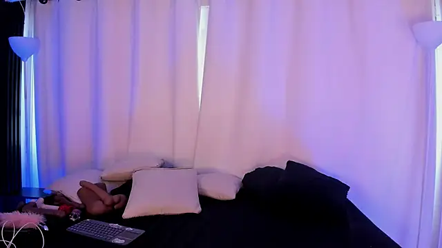 Emiilycollins online show from January 12, 2026, 3:50 pm