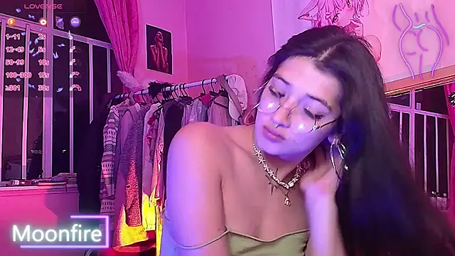 moonfiredancer online show from September 10, 2025, 3:28 am