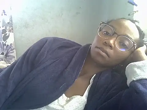 ElianeHot online show from April 9, 2026, 8:42 am