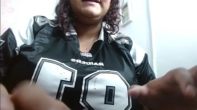 Alisteresa  online show from April 19, 2026, 1:27 am