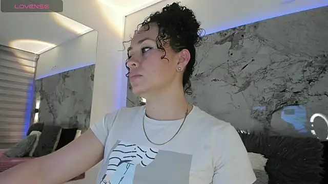 LIZ HOLMES online show from September 19, 2025, 10:27 am