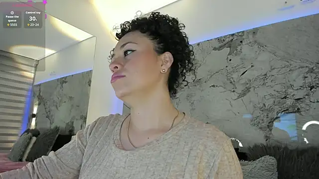 LIZ HOLMES online show from September 24, 2025, 10:07 am