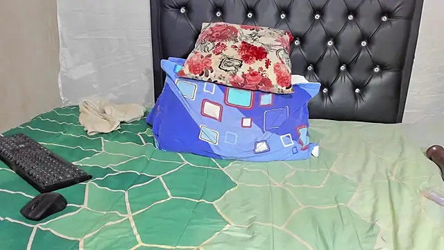 Darlyquenn11 online show from February 8, 2025, 12:17 pm