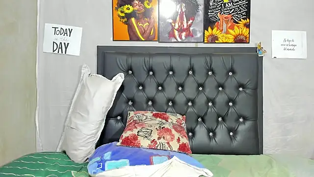 Darlyquenn11 online show from February 11, 2025, 9:31 am