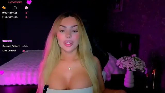 babyleilaa online show from April 19, 2026, 8:44 pm