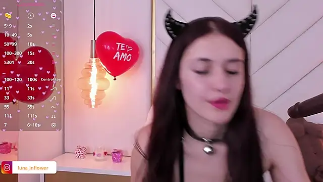 Snapshot of Flor_delunaa chatting on February 14, 2025, 6:51 pm Flor delunaa online show from February 14, 2025, 6:51 pm