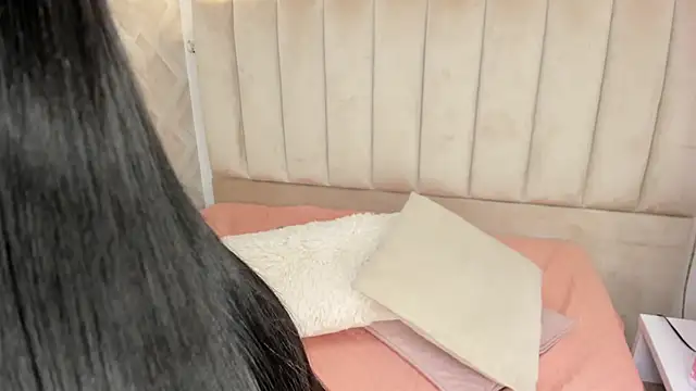 Anniie Queen online show from March 26, 2026, 2:50 am