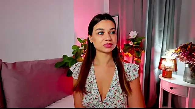 divetagrace online show from November 14, 2025, 2:54 am