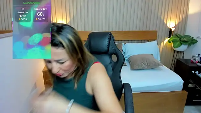 luciana ballesteros  online show from April 13, 2026, 12:10 pm