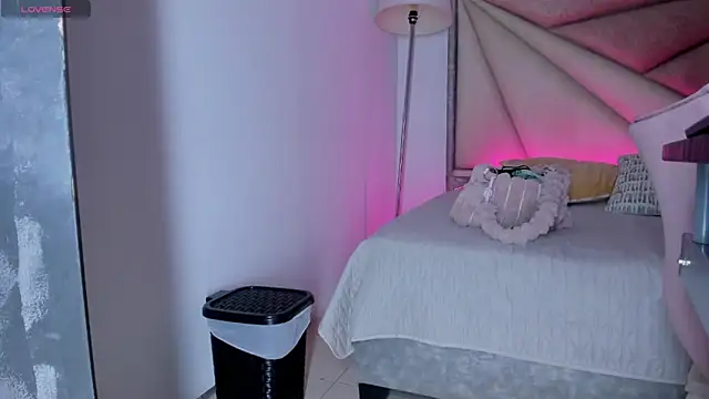 FaloonRoussel online show from September 24, 2025, 6:00 pm