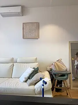 lyajoliee online show from April 18, 2026, 7:45 am