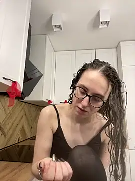 MartiniiSelenna online show from March 4, 2026, 6:41 am