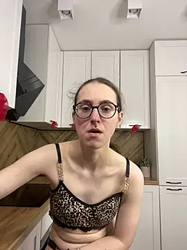 MartiniiSelenna online show from April 9, 2026, 5:51 am