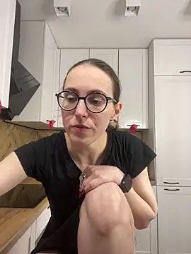 MartiniiSelenna online show from April 15, 2026, 5:47 am