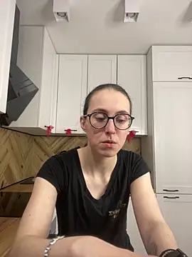 MartiniiSelenna online show from April 18, 2026, 5:33 am