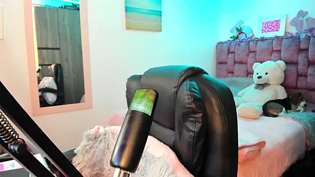 ladyrd1 online show from December 15, 2024, 7:13 am