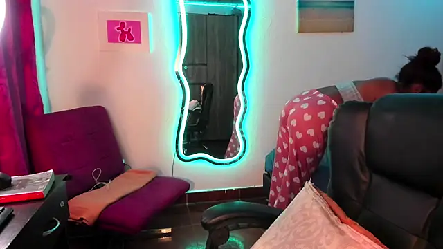 ladyrd1 online show from January 26, 2025, 9:29 am