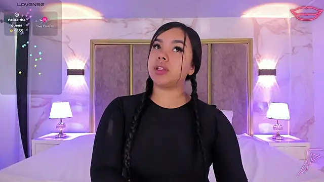 MarianaGarciaa   online show from September 26, 2025, 7:18 pm