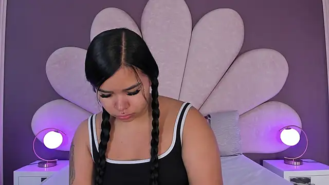 MarianaGarciaa   online show from October 4, 2025, 11:52 am