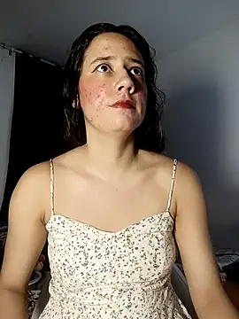 lovely kitt online show from October 19, 2025, 1:39 am