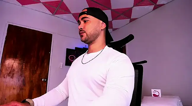 Snapshot of Sebas-hott chatting on December 5, 2024, 3:26 am Sebas-hott online show from December 5, 2024, 3:26 am