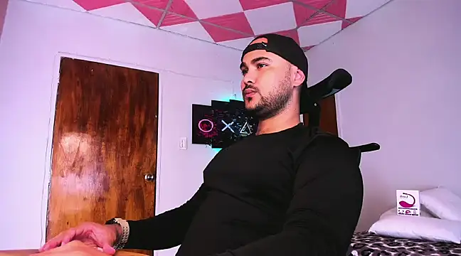 Snapshot of Sebas-hott chatting on December 12, 2024, 2:59 am Sebas-hott online show from December 12, 2024, 2:59 am