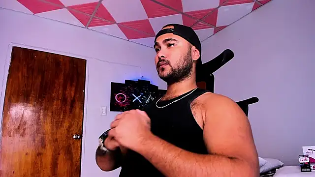 Snapshot of Sebas-hott chatting on January 18, 2025, 3:31 am Sebas-hott online show from January 18, 2025, 3:31 am