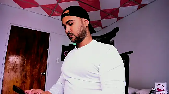 Snapshot of Sebas-hott chatting on January 31, 2025, 3:41 am Sebas-hott online show from January 31, 2025, 3:41 am